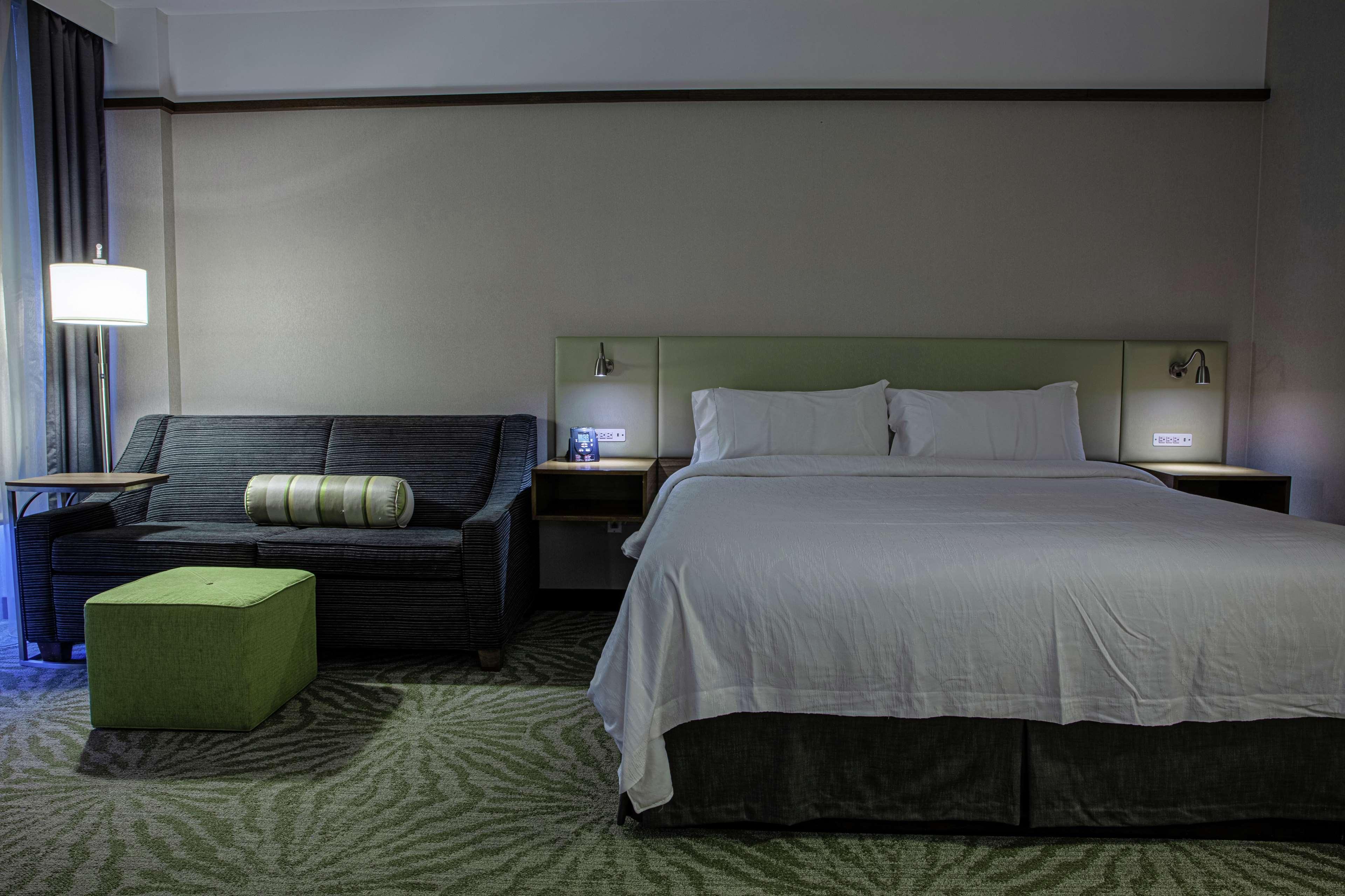 Hilton Garden Inn Montreal Airport Дорваль Экстерьер фото