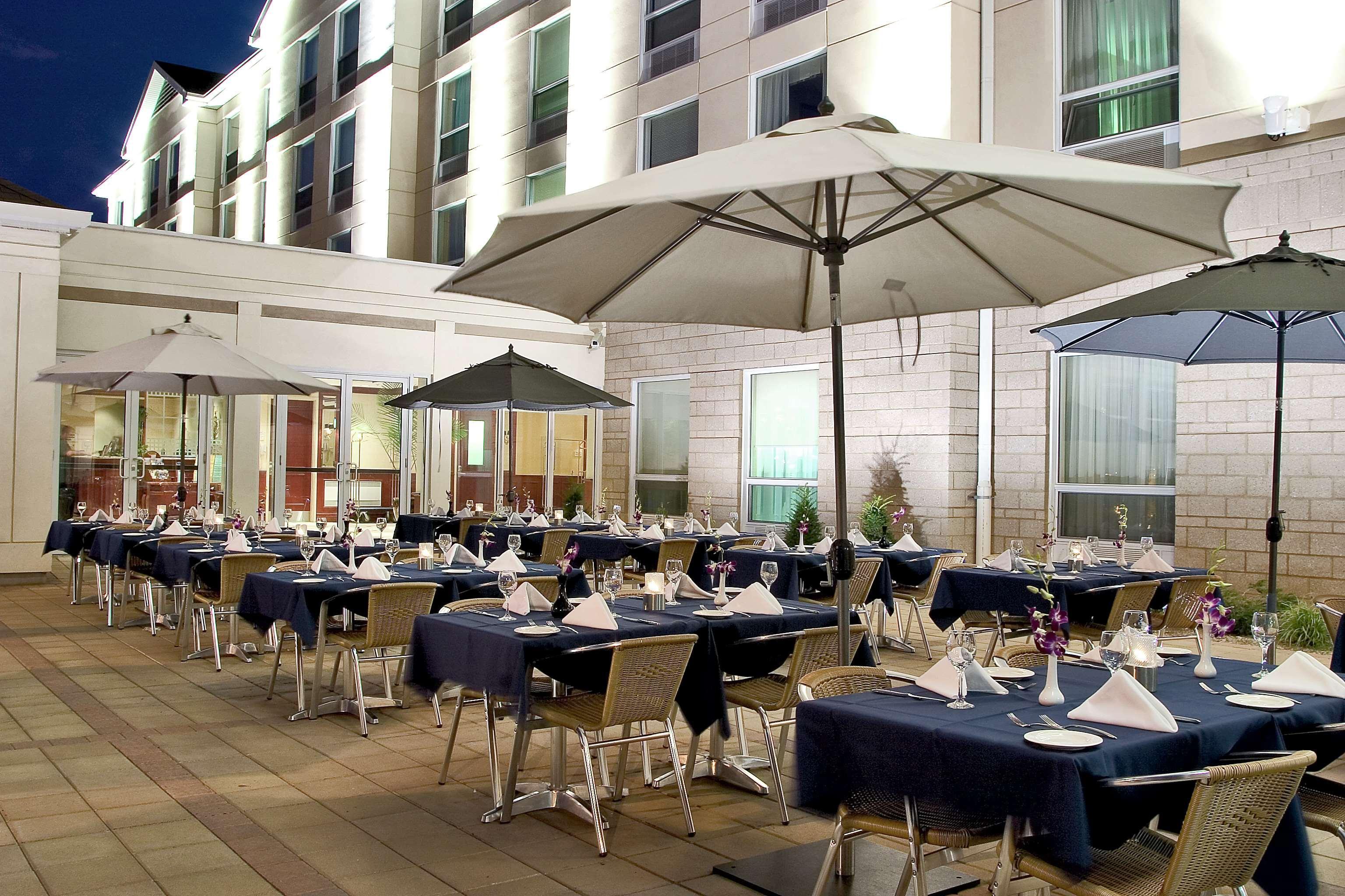 Hilton Garden Inn Montreal Airport Дорваль Экстерьер фото