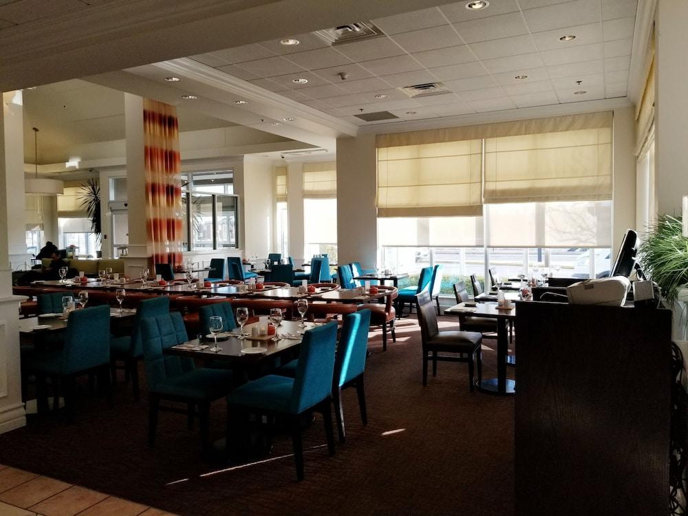 Hilton Garden Inn Montreal Airport Дорваль Экстерьер фото