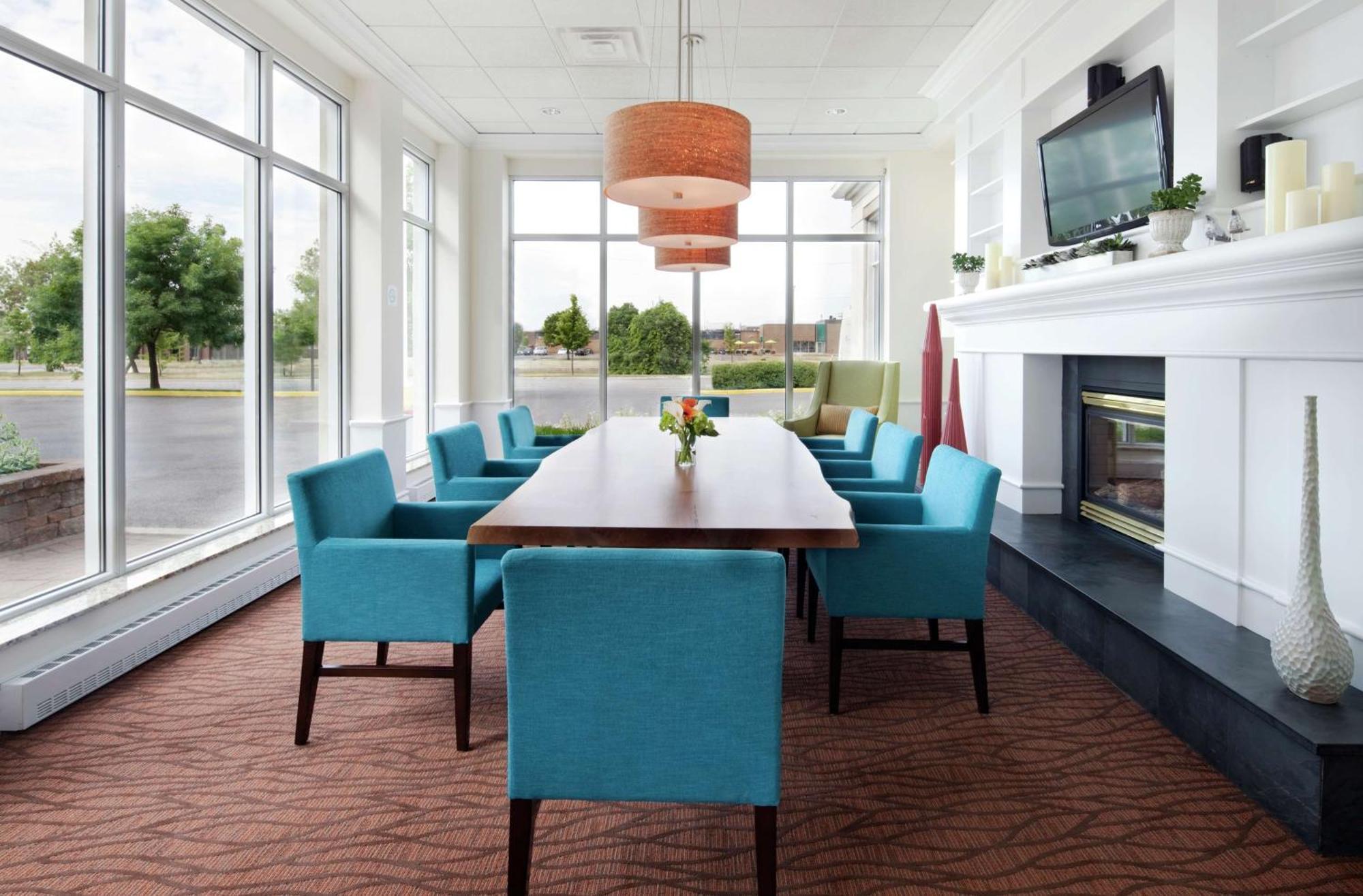 Hilton Garden Inn Montreal Airport Дорваль Экстерьер фото