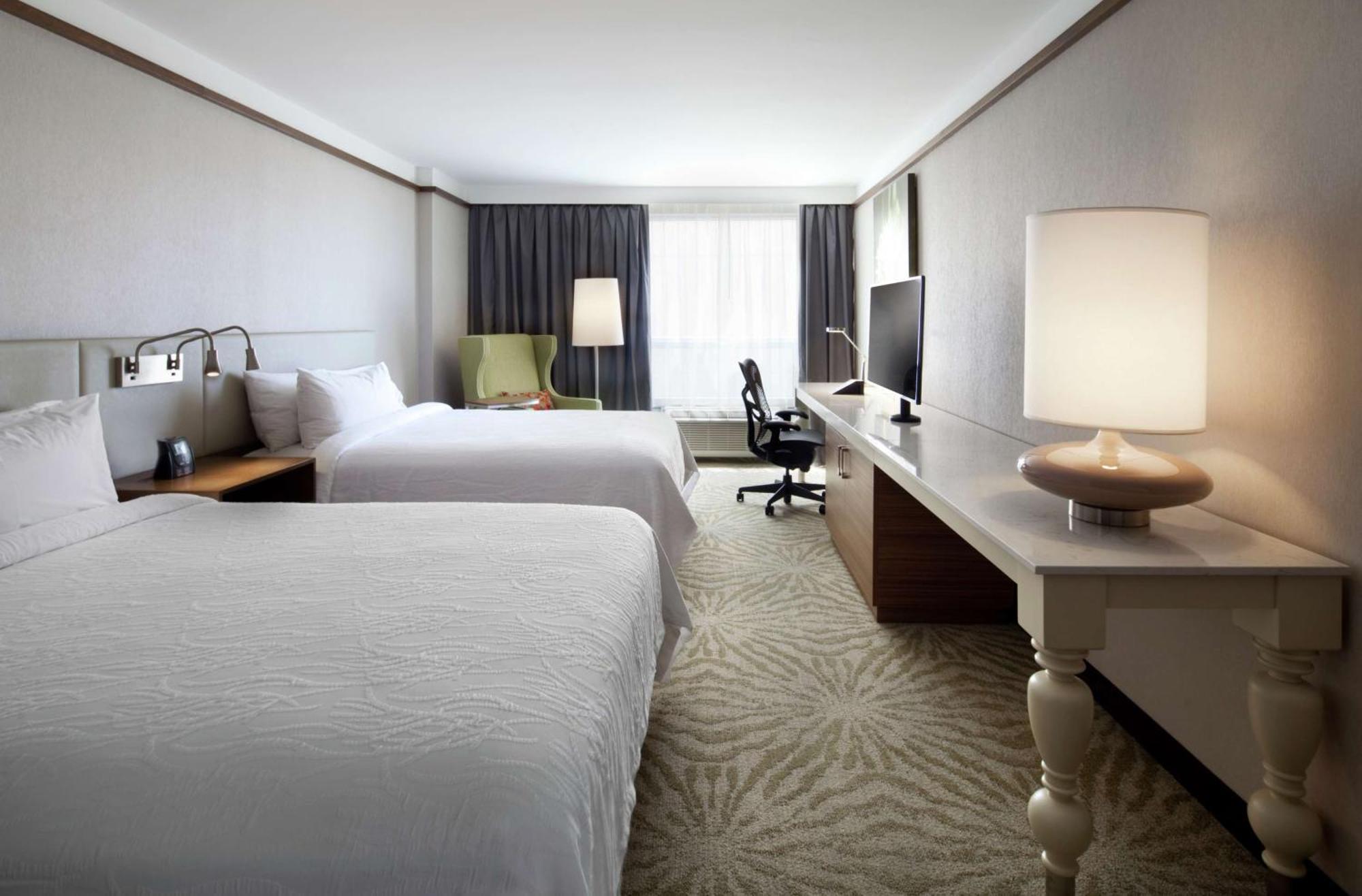 Hilton Garden Inn Montreal Airport Дорваль Экстерьер фото