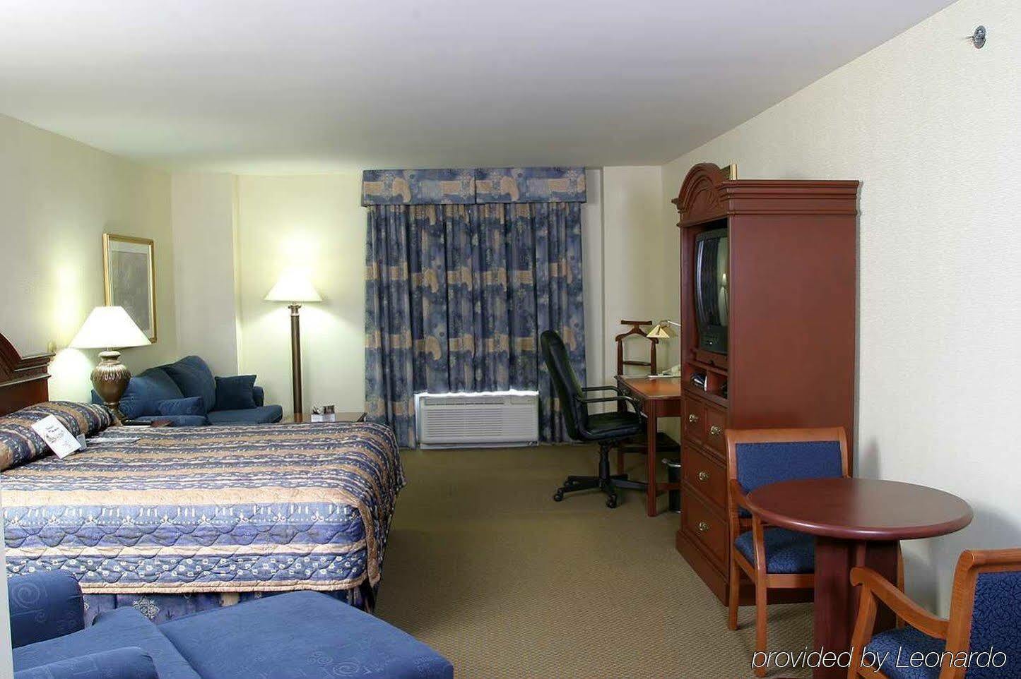 Hilton Garden Inn Montreal Airport Дорваль Экстерьер фото