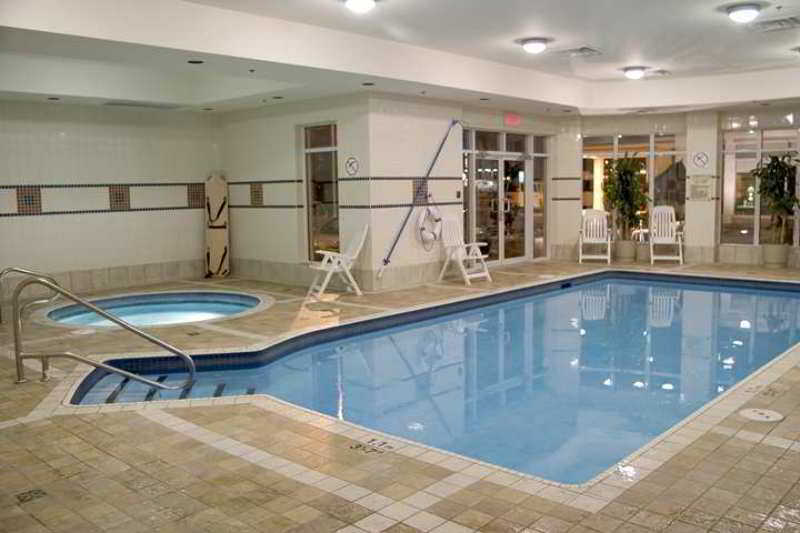Hilton Garden Inn Montreal Airport Дорваль Экстерьер фото